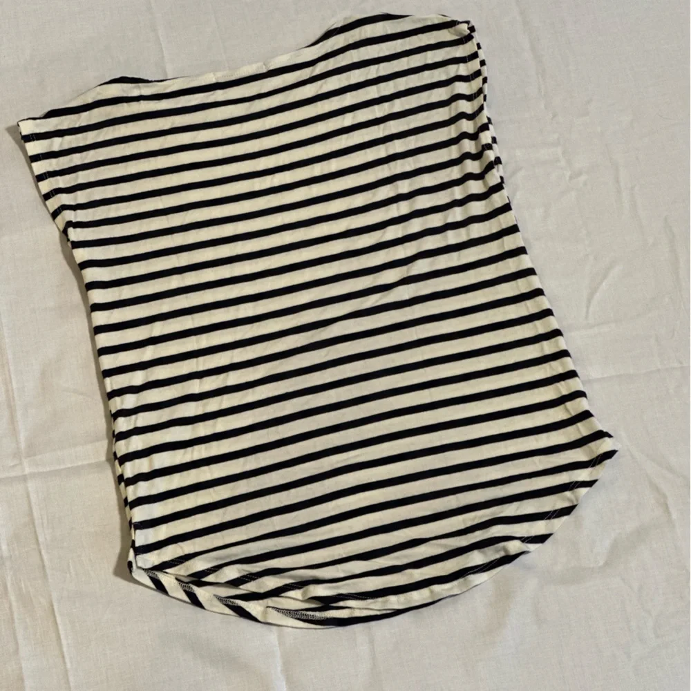 *EUC* Navy Blue & White Stripe Sleeveless Top | Green Envelope | Size Small - Picture 4 of 6
